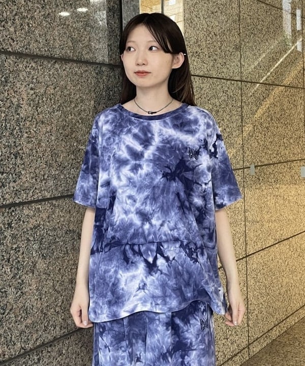 加歩さんの「BEAMS WOMEN｜【別注】NEEDLES / ベロア Uネック Tシャツ」を使ったコーディネート