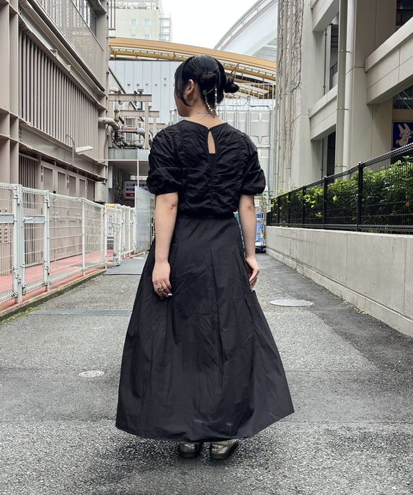 星野 真依さんの「BEAMS WOMEN｜ne Quittez pas / ドビー シャーリング ワンピース」を使ったコーディネート