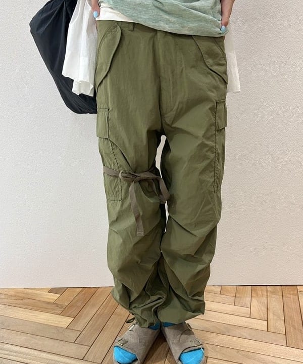 MATSUMOTO AMIさんの「BEAMS WOMEN｜ナイロン ポプリン M-65 パンツ」を使ったコーディネート