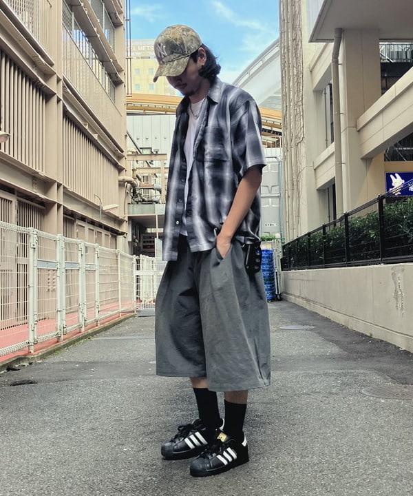 植木 竜也さんの「BEAMS WOMEN｜オンブレ チェック ルーズ シャツ」を使ったコーディネート