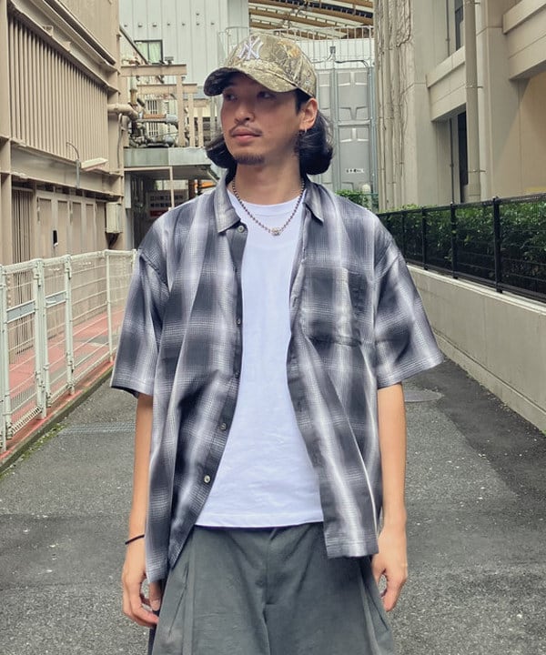 植木 竜也さんの「BEAMS WOMEN｜オンブレ チェック ルーズ シャツ」を使ったコーディネート