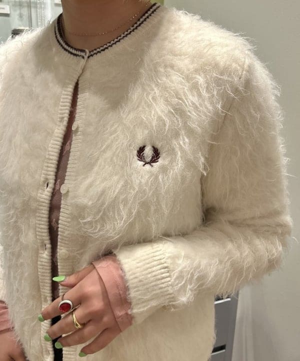 ナカノ アイさんの「BEAMS WOMEN｜【別注】FRED PERRY / Fluffy Crewneck Knit Cardigan」を使ったコーディネート