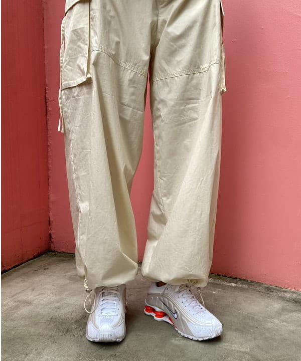 ayaさんの「BEAMS WOMEN｜ストラップ カーゴ ワイド パンツ」を使ったコーディネート