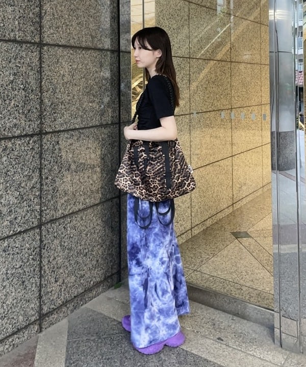 加歩さんの「BEAMS WOMEN｜ボートネック スリット フィット Tシャツ」を使ったコーディネート