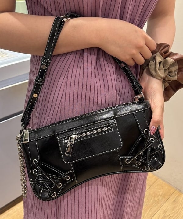 山本 里南さんの「BEAMS WOMEN｜ストライプ フレンチパフ スリーブ ワンピース」を使ったコーディネート