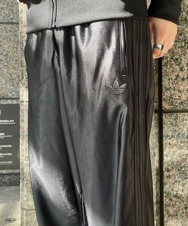 こたろうさんの「BEAMS WOMEN｜【別注】adidas / SUPERSTAR II BLACK」を使ったコーディネート