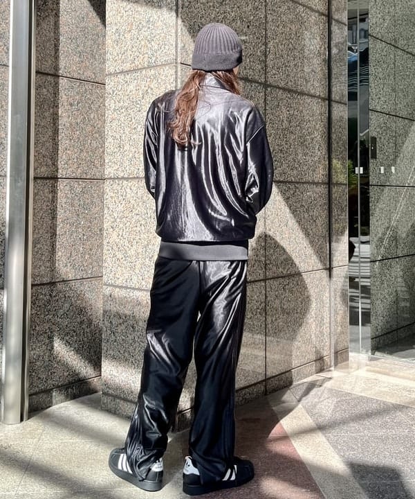 こたろうさんの「BEAMS WOMEN｜【別注】adidas / SUPERSTAR II BLACK」を使ったコーディネート