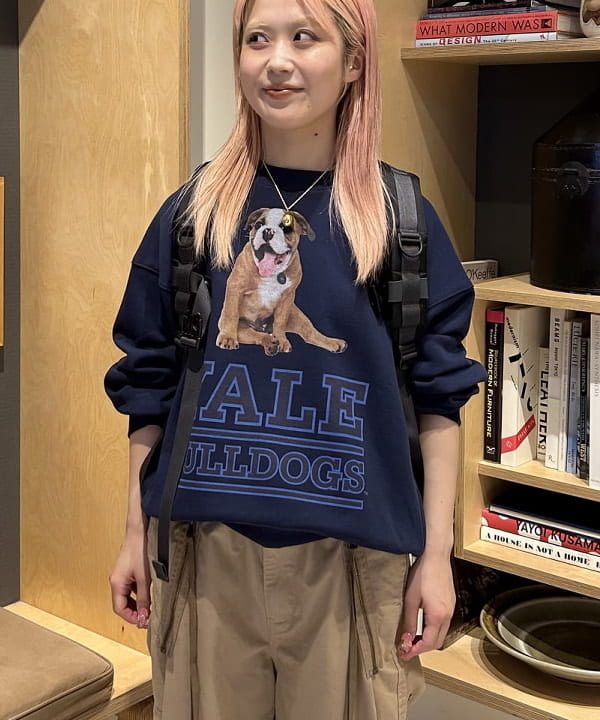 ando naoさんの「BEAMS WOMEN｜【別注】THE BOOKSTORE / YALE スウェット 25FW」を使ったコーディネート