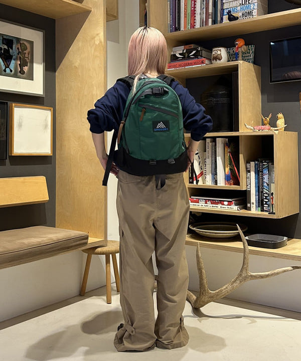ando naoさんの「BEAMS WOMEN｜【別注】THE BOOKSTORE / YALE スウェット 25FW」を使ったコーディネート