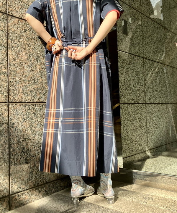 小原 もこさんの「BEAMS WOMEN｜ナバルボーダー ビッグ ボートネック カットソー」を使ったコーディネート