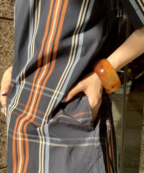 小原 もこさんの「BEAMS WOMEN｜ナバルボーダー ビッグ ボートネック カットソー」を使ったコーディネート