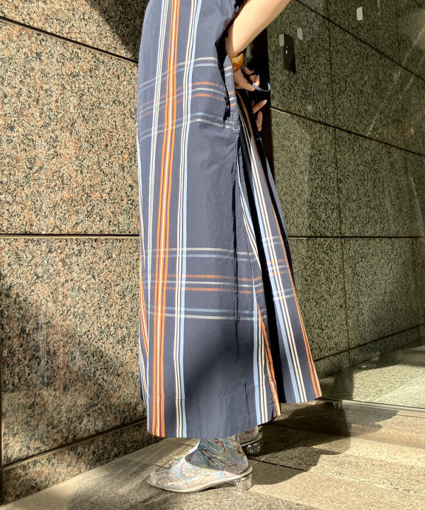 小原 もこさんの「BEAMS WOMEN｜ナバルボーダー ビッグ ボートネック カットソー」を使ったコーディネート