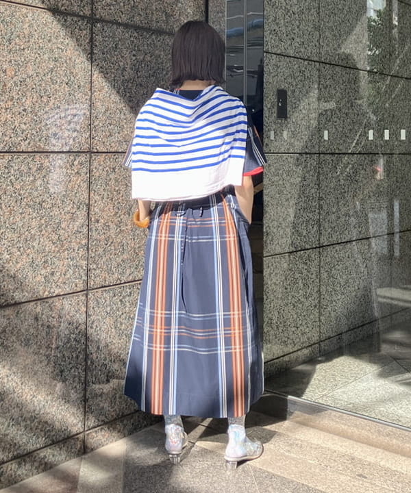 小原 もこさんの「BEAMS WOMEN｜ナバルボーダー ビッグ ボートネック カットソー」を使ったコーディネート