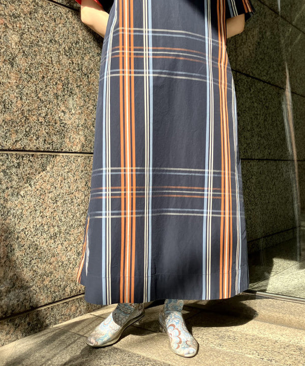 小原 もこさんの「BEAMS WOMEN｜ナバルボーダー ビッグ ボートネック カットソー」を使ったコーディネート