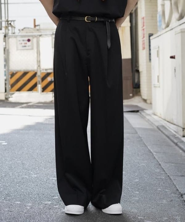 rogiさんの「BEAMS WOMEN｜【別注】adidas / SUPERSTAR II WHITE」を使ったコーディネート