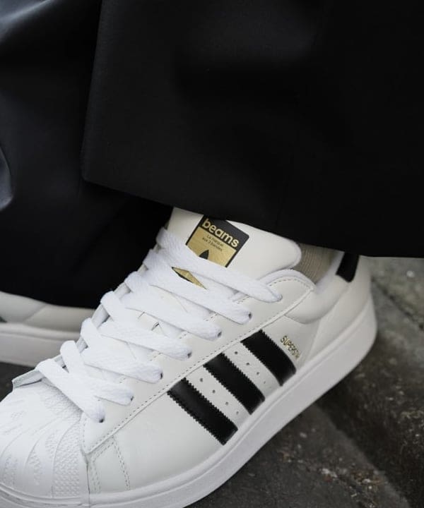 rogiさんの「BEAMS WOMEN｜【別注】adidas / SUPERSTAR II WHITE」を使ったコーディネート