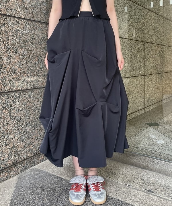 加歩さんの「BEAMS WOMEN｜ランダム タック ボリューム スカート」を使ったコーディネート