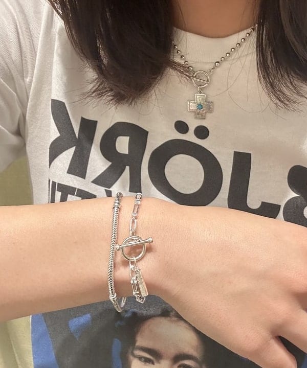 ヒナさんの「BEAMS WOMEN｜【別注】Kevin Cummins / 「Bjork」Photo T③」を使ったコーディネート