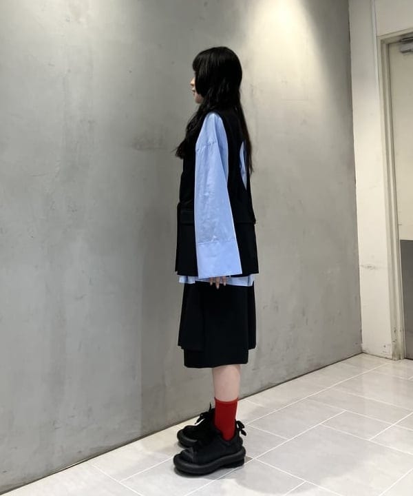 須賀さんの「BEAMS WOMEN｜RBS / バック オープン ジレ」を使ったコーディネート