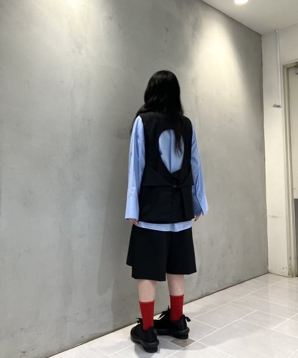 須賀さんの「BEAMS WOMEN｜RBS / バック オープン ジレ」を使ったコーディネート