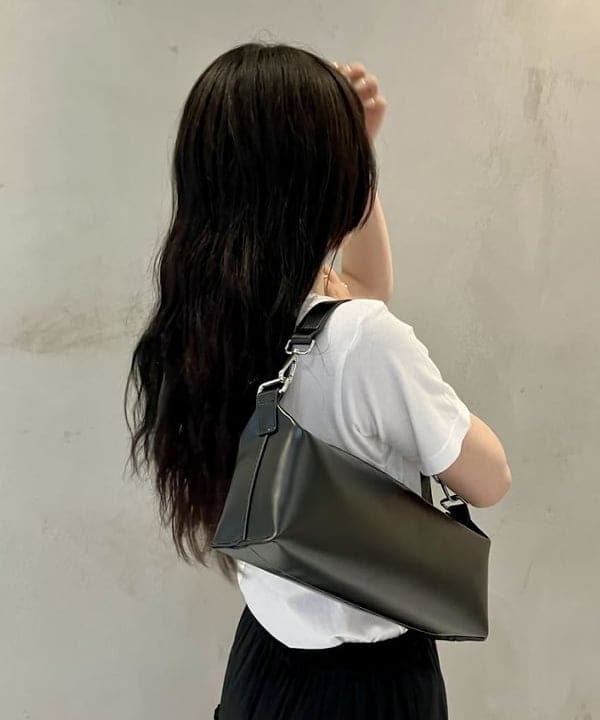 須賀さんの「BEAMS WOMEN｜ワイド 2WAY バッグ」を使ったコーディネート