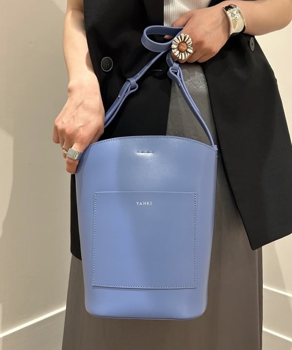 大槻 まひろさんの「BEAMS WOMEN｜AK+1 / ビンテージ サテンスカート」を使ったコーディネート