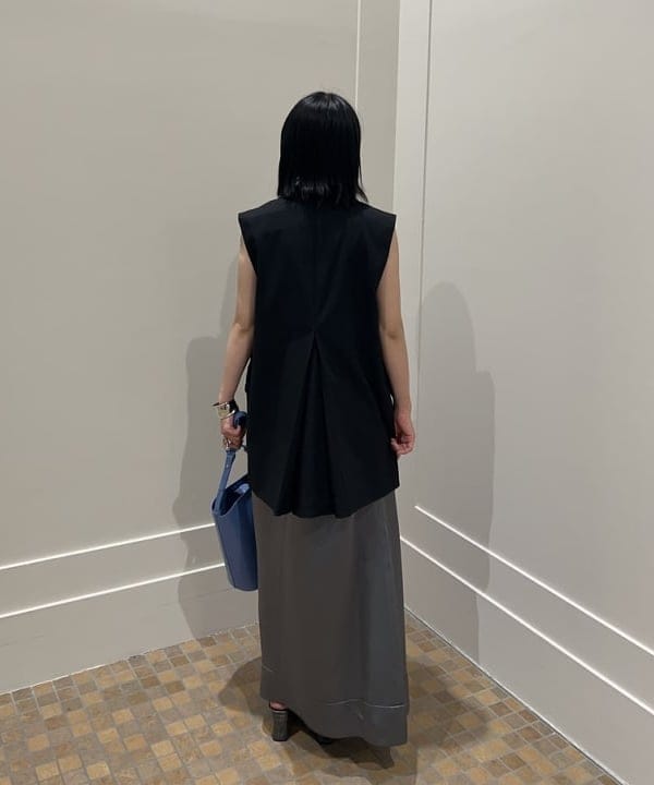 大槻 まひろさんの「BEAMS WOMEN｜AK+1 / ビンテージ サテンスカート」を使ったコーディネート