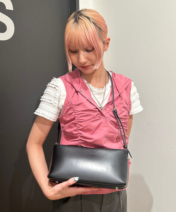 佐藤 亜美さんの「BEAMS WOMEN｜ストレッチ カプリ パンツ」を使ったコーディネート