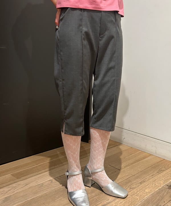 佐藤 亜美さんの「BEAMS WOMEN｜ストレッチ カプリ パンツ」を使ったコーディネート