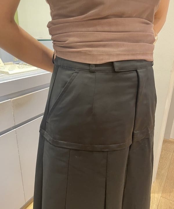 キホさんの「BEAMS WOMEN｜キリカエ プリーツ スカート」を使ったコーディネート