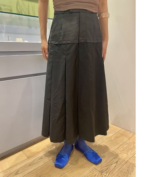 キホさんの「BEAMS WOMEN｜キリカエ プリーツ スカート」を使ったコーディネート