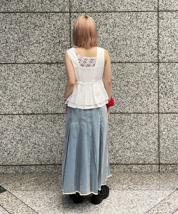 まゆちゃんさんの「BEAMS WOMEN｜デニム タック ミディアム スカート」を使ったコーディネート