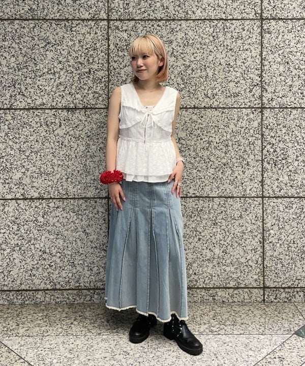 まゆちゃんさんの「BEAMS WOMEN｜デニム タック ミディアム スカート」を使ったコーディネート