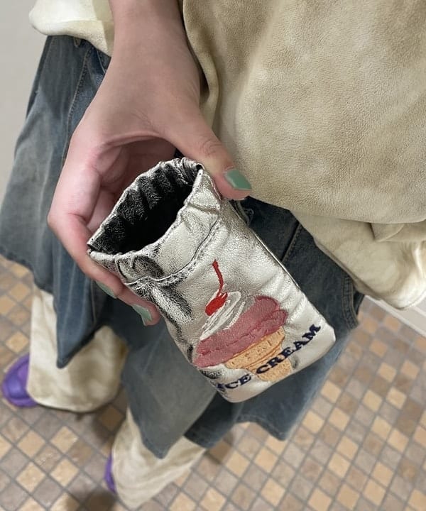 加歩さんの「BEAMS WOMEN｜【別注】NEEDLES / ベロア Uネック Tシャツ」を使ったコーディネート