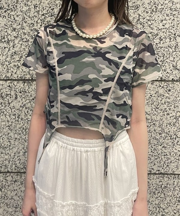 加歩さんの「BEAMS WOMEN｜カモフラ パターン ガーターベルト トップス」を使ったコーディネート