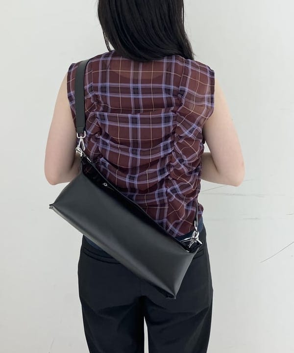 晶さんの「BEAMS WOMEN｜チェック ギャザー ノースリーブ ブラウス」を使ったコーディネート