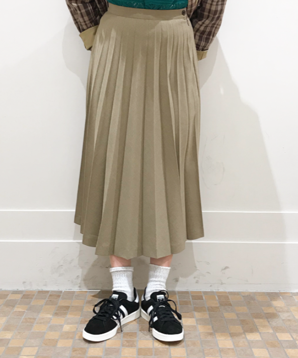 MAYURIさんの「BEAMS WOMEN｜BEAMS BOY / ラメ リブ クルー ソックス NEW」を使ったコーディネート