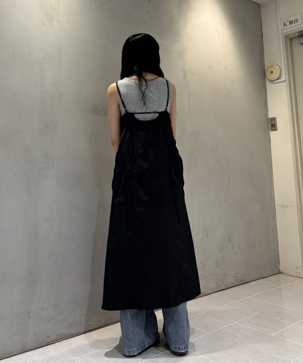 松田 陽茉莉さんの「BEAMS WOMEN｜サテン ドロスト キャミワンピース」を使ったコーディネート