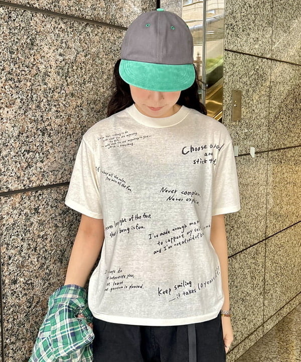 ばるたんさんの「BEAMS WOMEN｜ハンド ライティング Tシャツ」を使ったコーディネート