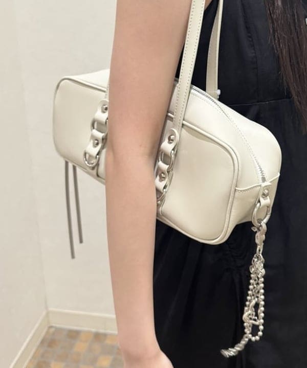 amiriさんの「BEAMS WOMEN｜サテン ドロスト キャミワンピース」を使ったコーディネート