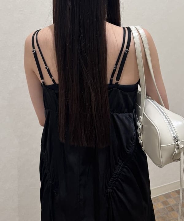 amiriさんの「BEAMS WOMEN｜サテン ドロスト キャミワンピース」を使ったコーディネート