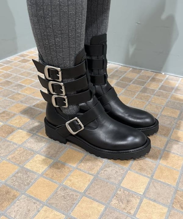 amiriさんの「BEAMS WOMEN｜【別注】Kevin Cummins / 「Bjork」Photo T①」を使ったコーディネート