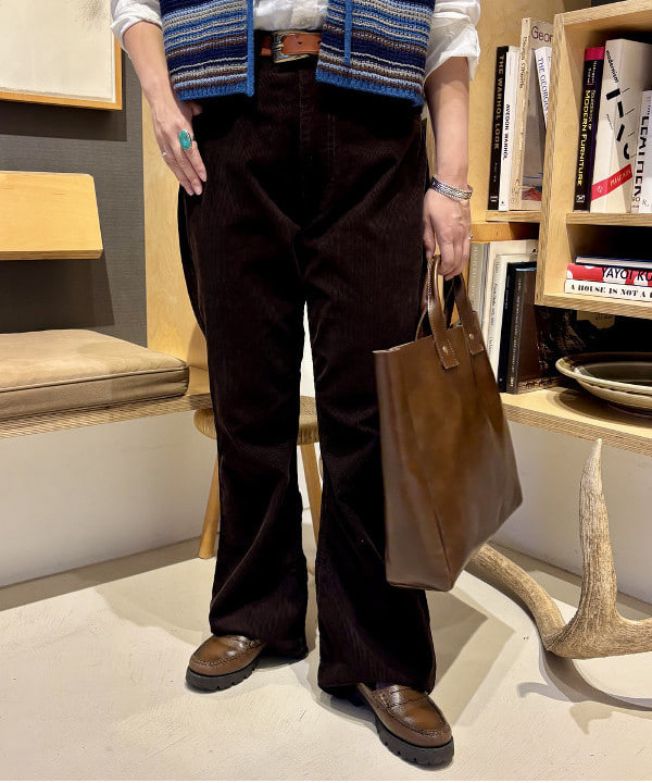 吉野 多恵さんの「BEAMS WOMEN｜マルチボーダー ベスト」を使ったコーディネート