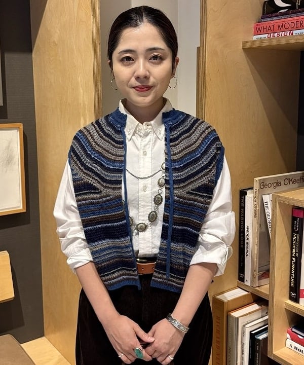 吉野 多恵さんの「BEAMS WOMEN｜マルチボーダー ベスト」を使ったコーディネート