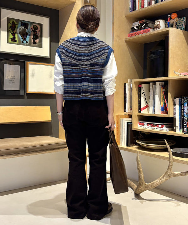 吉野 多恵さんの「BEAMS WOMEN｜マルチボーダー ベスト」を使ったコーディネート