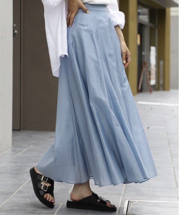 佐々木 南美さんの「BEAMS WOMEN｜エアリー シアー フレア スカート」を使ったコーディネート