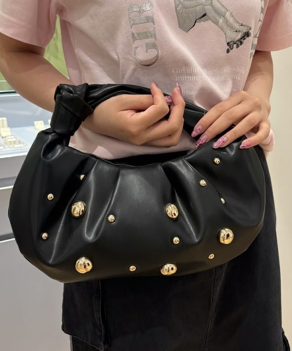 山本 里南さんの「BEAMS WOMEN｜【別注】GOOD ROCK SPEED / LIFE PC 箔プリント Tシャツ」を使ったコーディネート