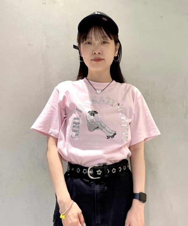 カタヤマ アヤさんの「BEAMS WOMEN｜【別注】GOOD ROCK SPEED / LIFE PC 箔プリント Tシャツ」を使ったコーディネート