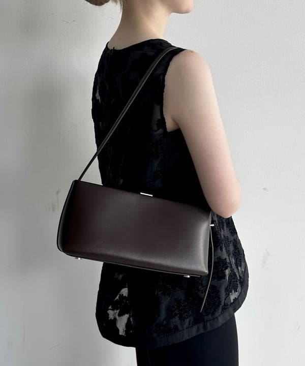 大浦 栞さんの「BEAMS WOMEN｜モールヤーン フラワー ブラウス」を使ったコーディネート