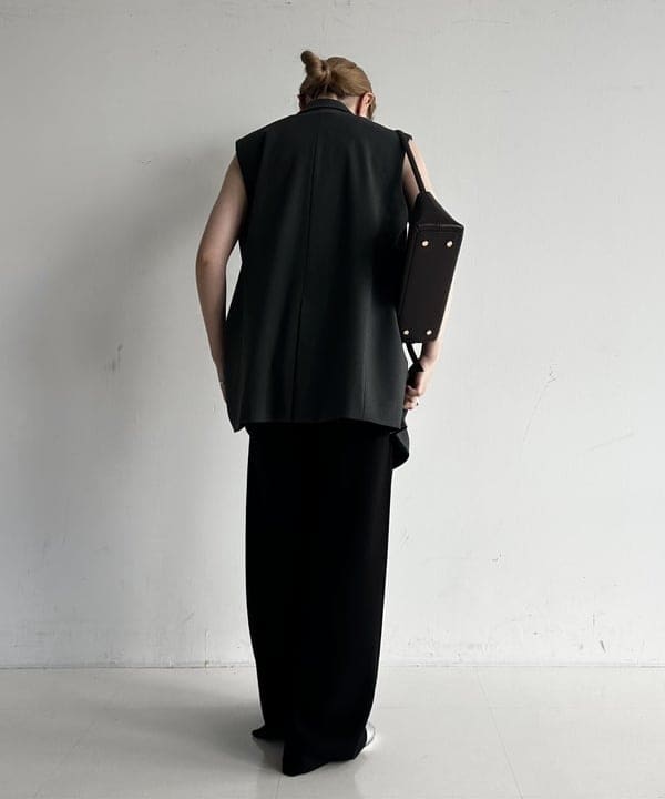 大浦 栞さんの「BEAMS WOMEN｜モールヤーン フラワー ブラウス」を使ったコーディネート